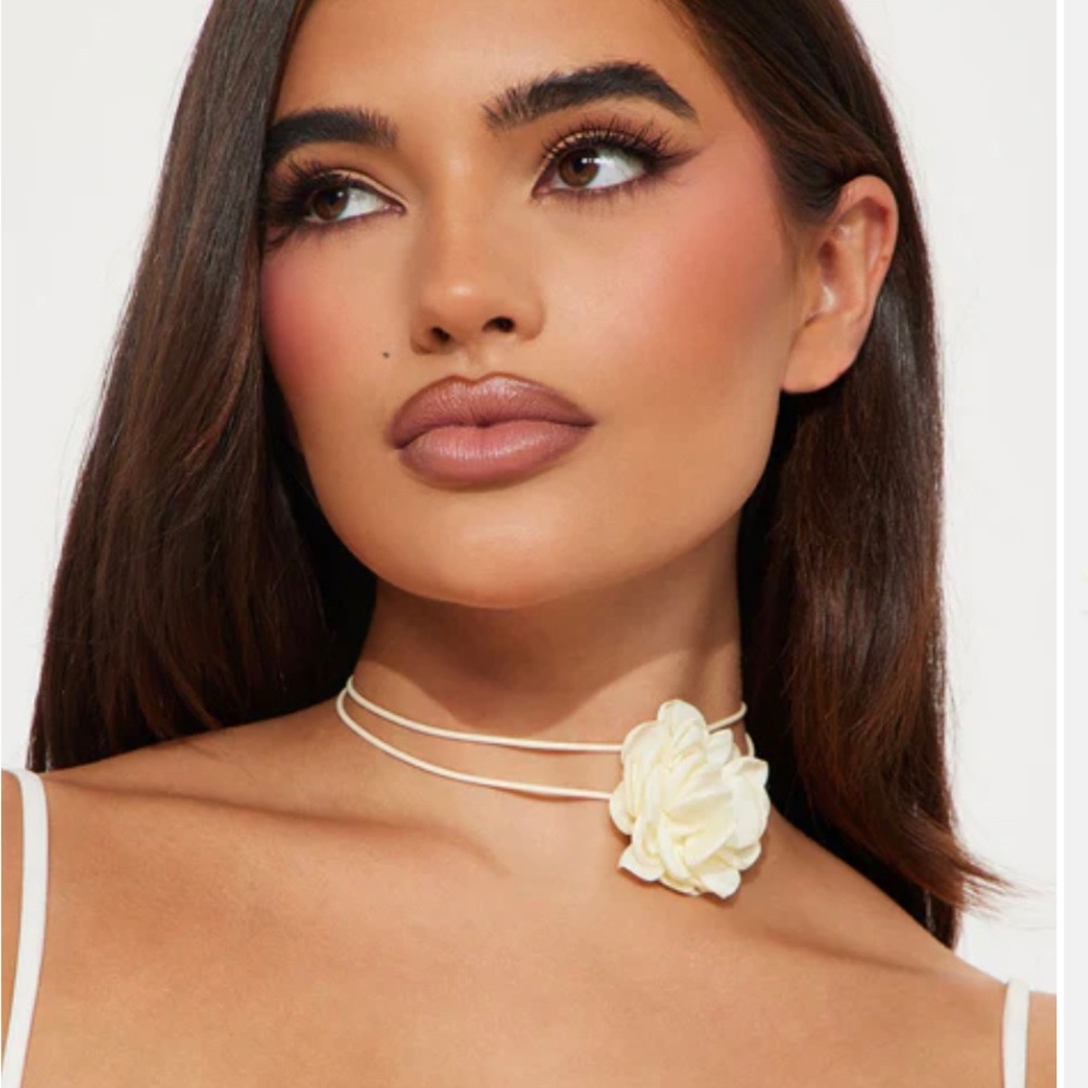Elegant Cream Floral Choker Necklace